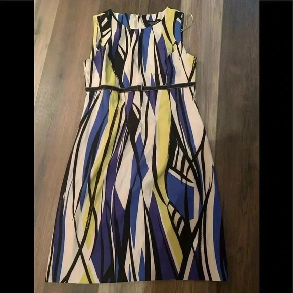 Abstract bow dress  - Picture 1 of 2